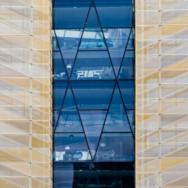 Photographie d'art détail façade Central Bank of Ireland Dublin Docklands opposition couleurs bleu et or